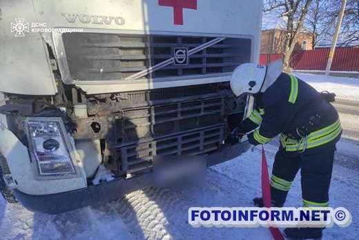 На Кіровоградщині рятувальники продовжують надавати допомогу водіям на дорогах області (ФОТО)